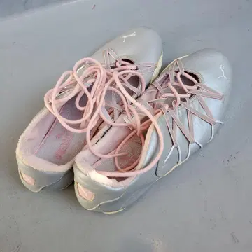 Puma 실버/핑크 스니커즈