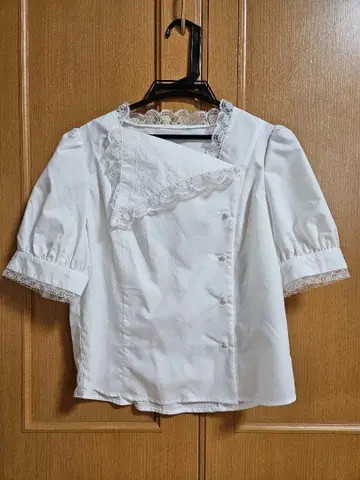 앙아나더앙제 블라우스 화이트 카라 부착