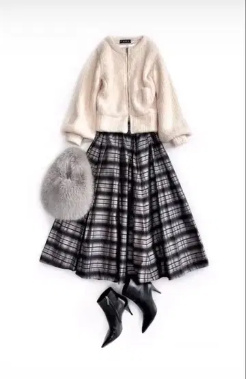 새상품급 sysorus 시소러스 루프얀 니트 새상품급 블루종 아이보리