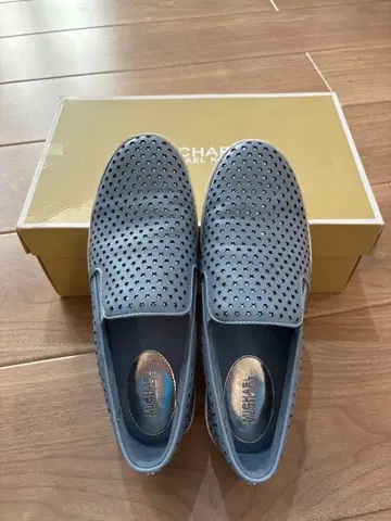 MICHAEL KORS 슬립온 별