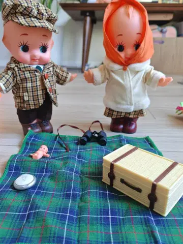 인형 세트 체크 무늬 의류 2체