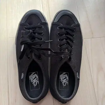 VANS 블랙 스니커즈