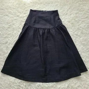 새상품급 현행 보더스 앳 발코니 ICONIC BORDER SKIRT