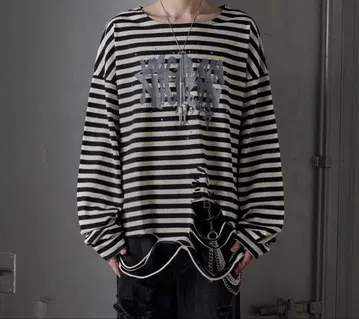 GRANCY 올 패턴 큐빅 그래픽 롱T