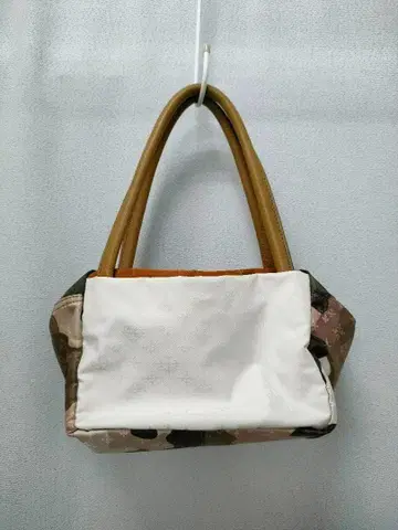 러셋 백 카모 패턴