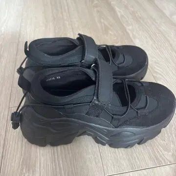 EVOL 크로스 디자인 통굽 스니커즈 IX5516 여성용 블랙