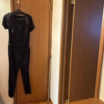 블랙 점프수트
