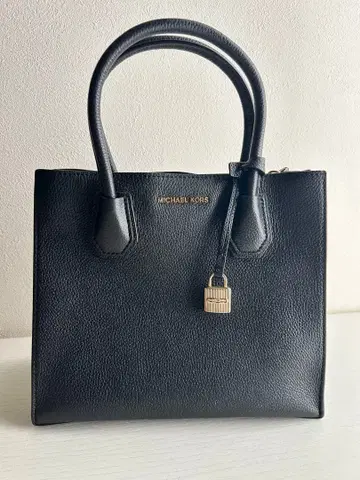MICHAEL KORS 블랙 가죽 토트백