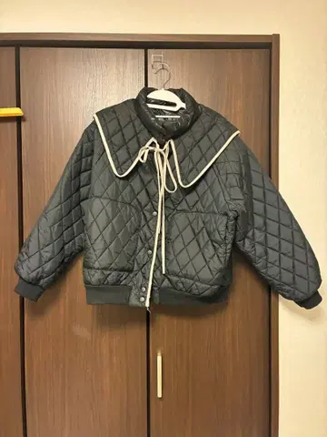 세일러 카라 퀼팅 자켓 블랙