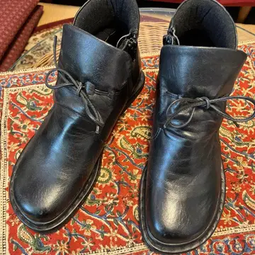 블랙 가죽 숏부츠 지퍼 포함