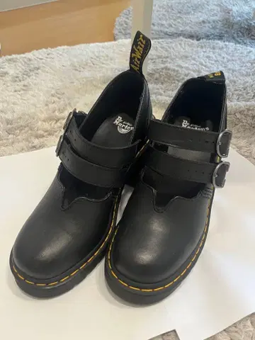 Dr. Martens 블랙 힐 로퍼