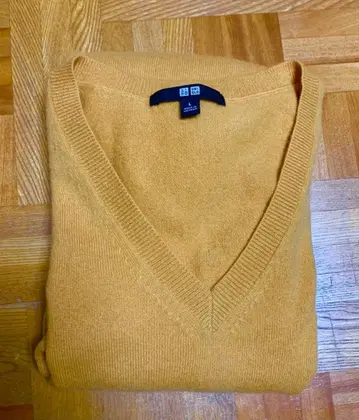 새상품급 올드 유니클로 캐시미어 100% 깔끔한 다홍색 V넥 L 사이즈