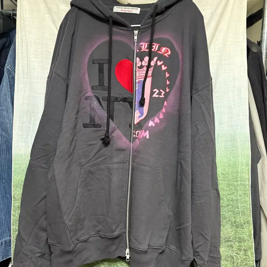 the museum visitor PATCH PRINTED Tシャツ THE MUSEUM VISITOR MULTI