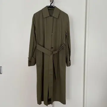 올리브색 트렌치코트