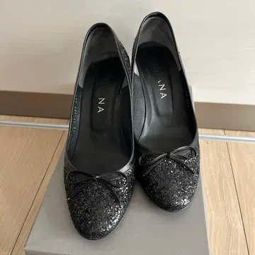 DIANA 블랙 라메 6cm 힐