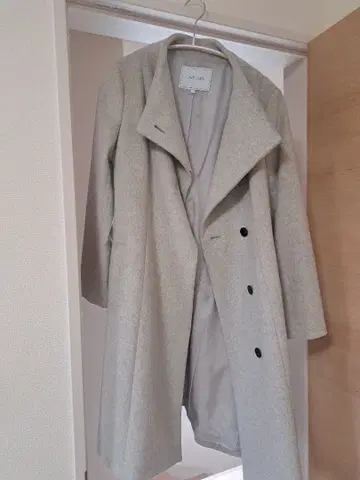 그레이 벨트 포함 더블 브레스트 롱 코트