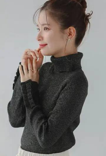 fitmore 라메 소매 프릴 터틀 리브 니트 블랙