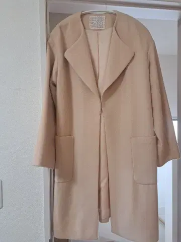 베이지 오픈 프론트 코트