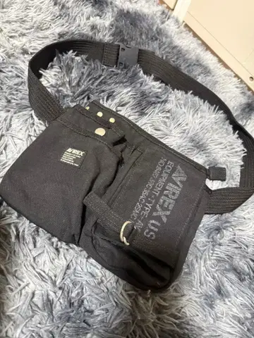 AVIREX 바디백 블랙