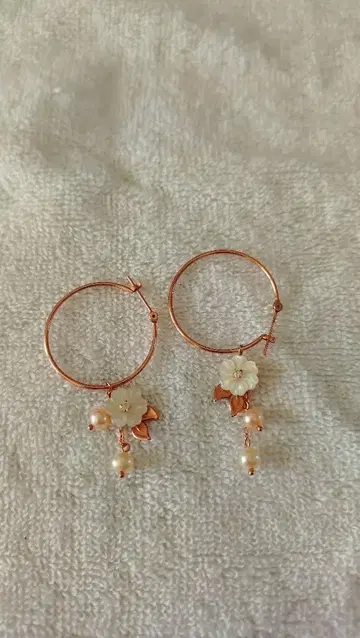 K10 플라워 모티브 후프 귀걸이