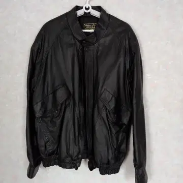 블랙 가죽 아우터 지퍼 포함