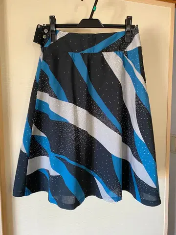 Sally Scott 플레어 스커트 올 패턴 블루 블랙