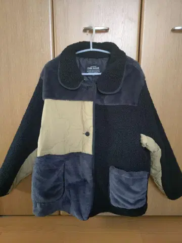 큐어 슈가 보아 자켓 블랙 베이지 그레이