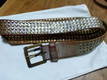 사라난 / 스터드 벨트