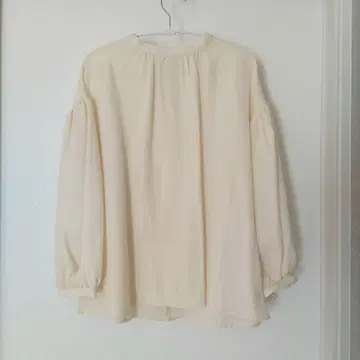 크림색 벌룬 슬리브 셔츠  핸즈 오브 크리에이션