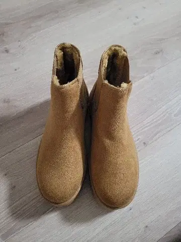 베이지 스웨이드 통굽 숏부츠