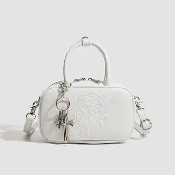 화이트 숄더백 크로스 참 포함