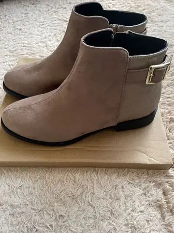 베이지 스웨이드풍 숏부츠