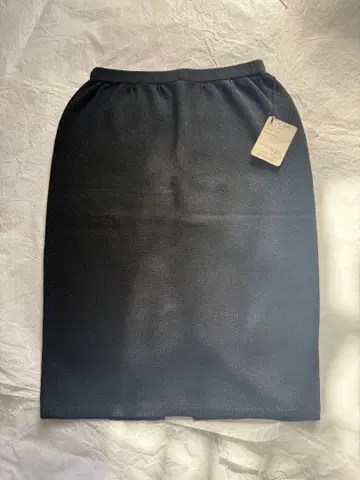 St. John 세인트 존 블랙 무릎 기장 타이트 스커트