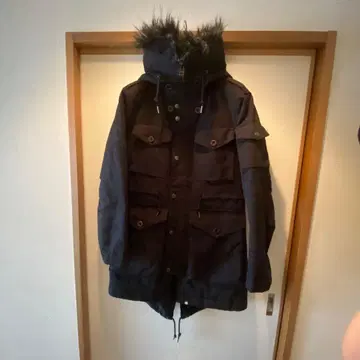 블랙 다운 자켓 후드 부착