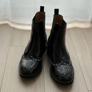 아르테사노스 스페인 스터드 사이드 고어 부츠 블랙