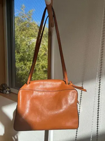 브라운 숄더백 지퍼 포함