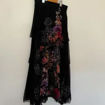 AMERI UND DARIA TIERED PLEATS SKIRT