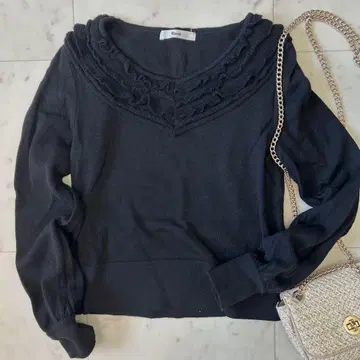 새상품급 Rene 루네 프릴 울 니트 스웨터 블랙