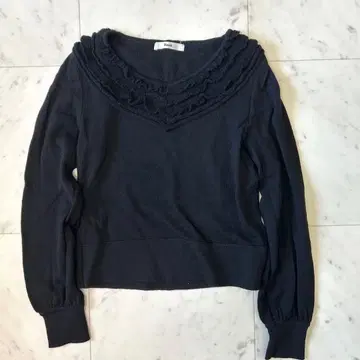 새상품급 Rene 루네 프릴 울 니트 스웨터 블랙