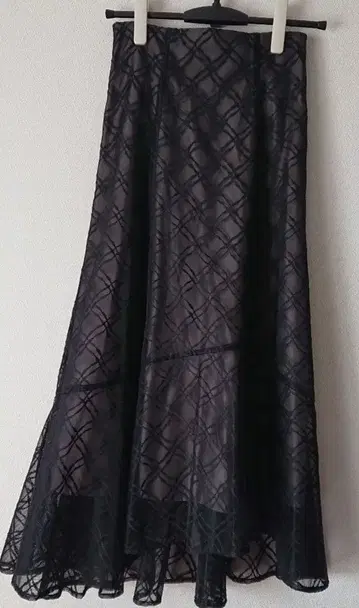 리랜드트루 비대칭 체크 스커트