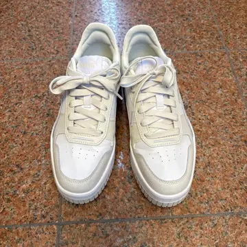 푸마 칼리나 스트릿 통굽 스니커즈 23.5cm 화이트 x 세피아