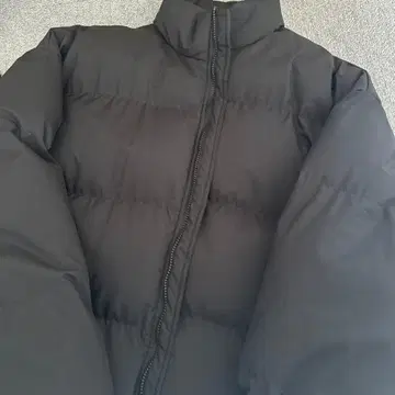 블랙 다운 자켓 지퍼 포함