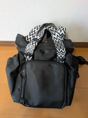 블랙 숄더백 지그재그 스트랩