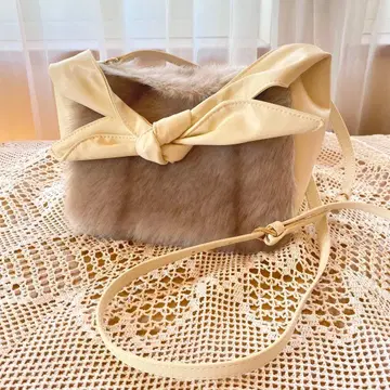 23구 인조 모피 2way 숄더백 아이보리 겨울