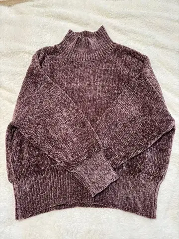 아이템즈 어반 리서치 와인 레드 터틀넥 스웨터