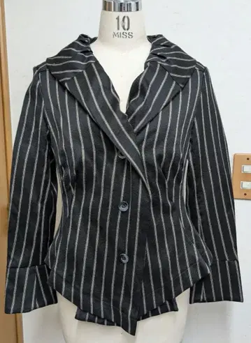 오토 테일러드 자켓 블랙 스트라이프