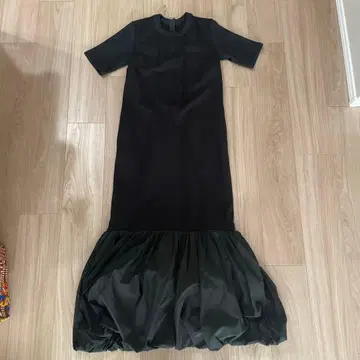 블랙 반팔 롱 원피스 뒤 지퍼