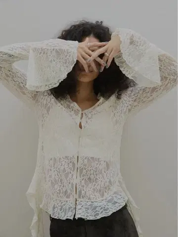 Ameri UND 2WAY CUT LACE FRILL TOP