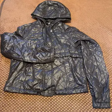 블랙 퀼팅 후드 부착 다운 자켓