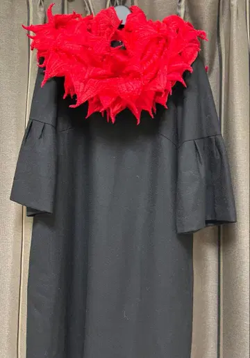 레드 스톨 숄 입체적인 주름 디자인